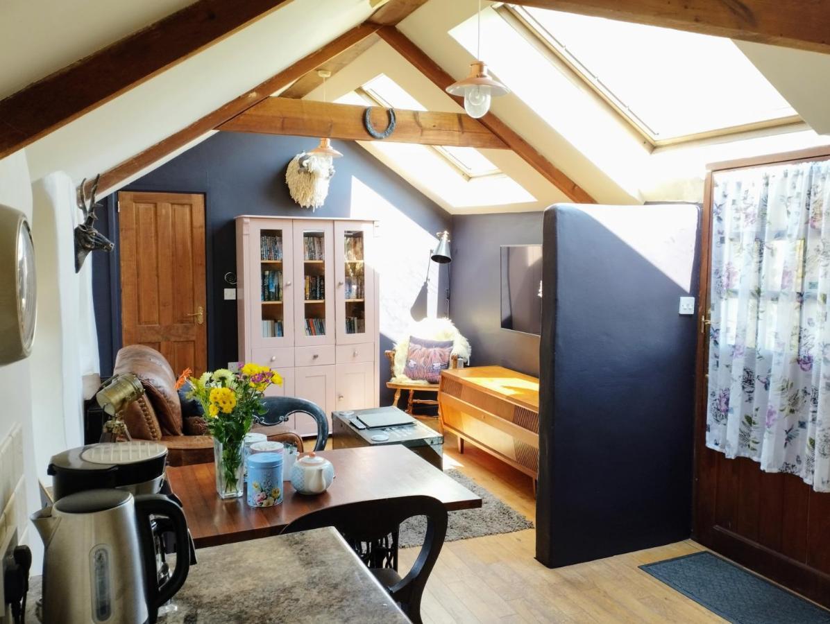 Cosy Barn On Rural Smallholding With Alpacas, Goats & Pigs Stithians Eksteriør bilde